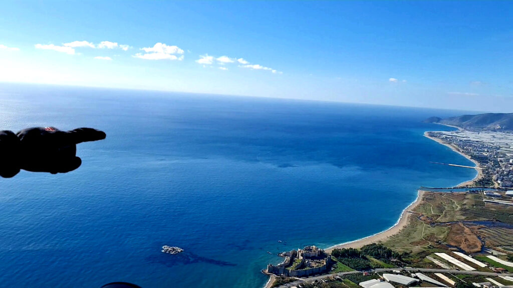 Anamur, the lost paradasi in the south of Turkey, offers fantastic colors for Paragliders over the castle.
