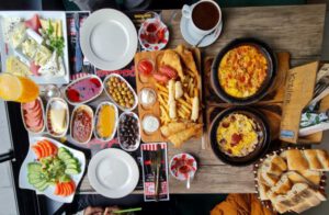 The Place to be in Kayseri for an amazing Breakfast. Best hot chocolate experience ever. Enjoy the warm spirit of the colorful decoration.