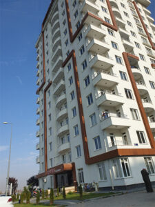 Adapark-Rezidans - spacious and clean apartments. FUlly furnished and equipped kitchen. Great Budget place for your stay in Kayseri. Direct view to Ali-Dag - The Paragliding mountain of town.