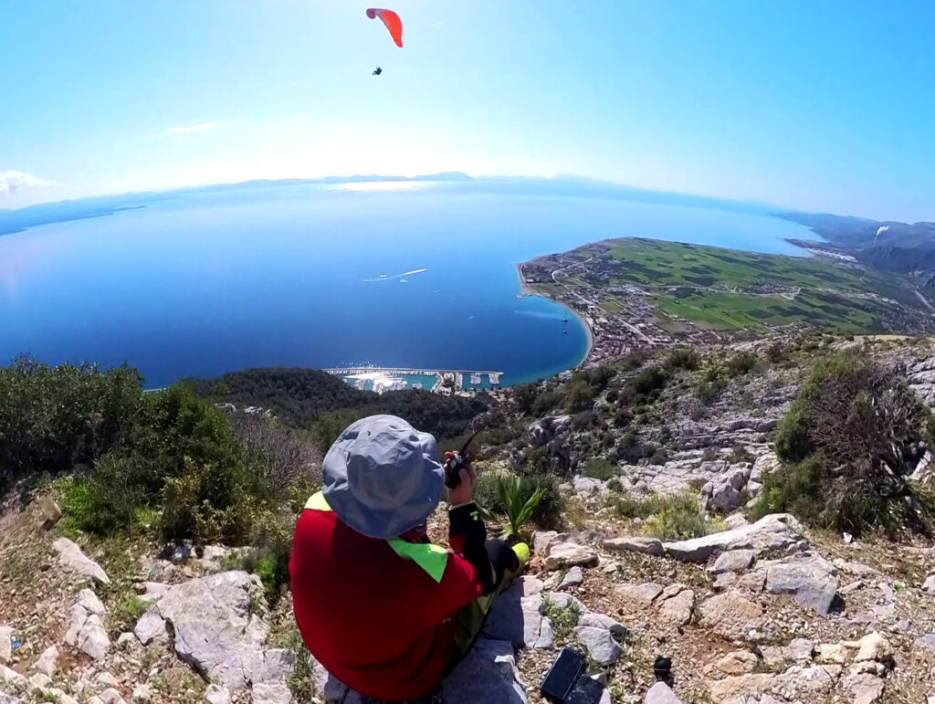 Alexander Friesl, from Paragliding-Turkey, radio coaching from the take off at Ören